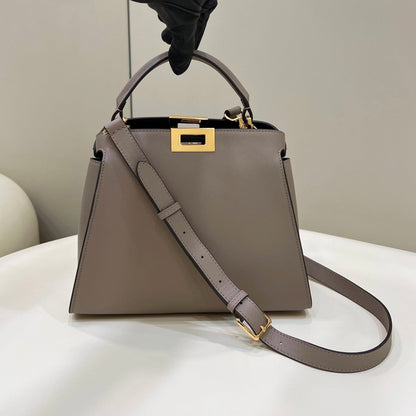 FENDI PEEKABOO 27 EN CUIR DE VEAU MARRON CAMEL AVEC QUINCAILLERIE DORÉ