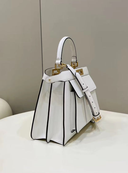 SAC FENDI PEEKABOO 33 EN CUIR DE VEAU BLANC AVEC BANDOULIÈRE ET QUINCAILLERIE DORÉ