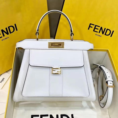 SAC FENDI PEEKABOO 33 EN CUIR DE VEAU BLANC AVEC BANDOULIÈRE ET QUINCAILLERIE DORÉ
