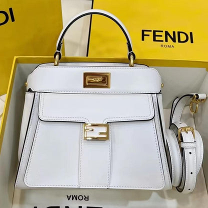 フェンディ ピーカブー ミニ 23 バッグ（ホワイトカーフスキン、ゴールド金具）