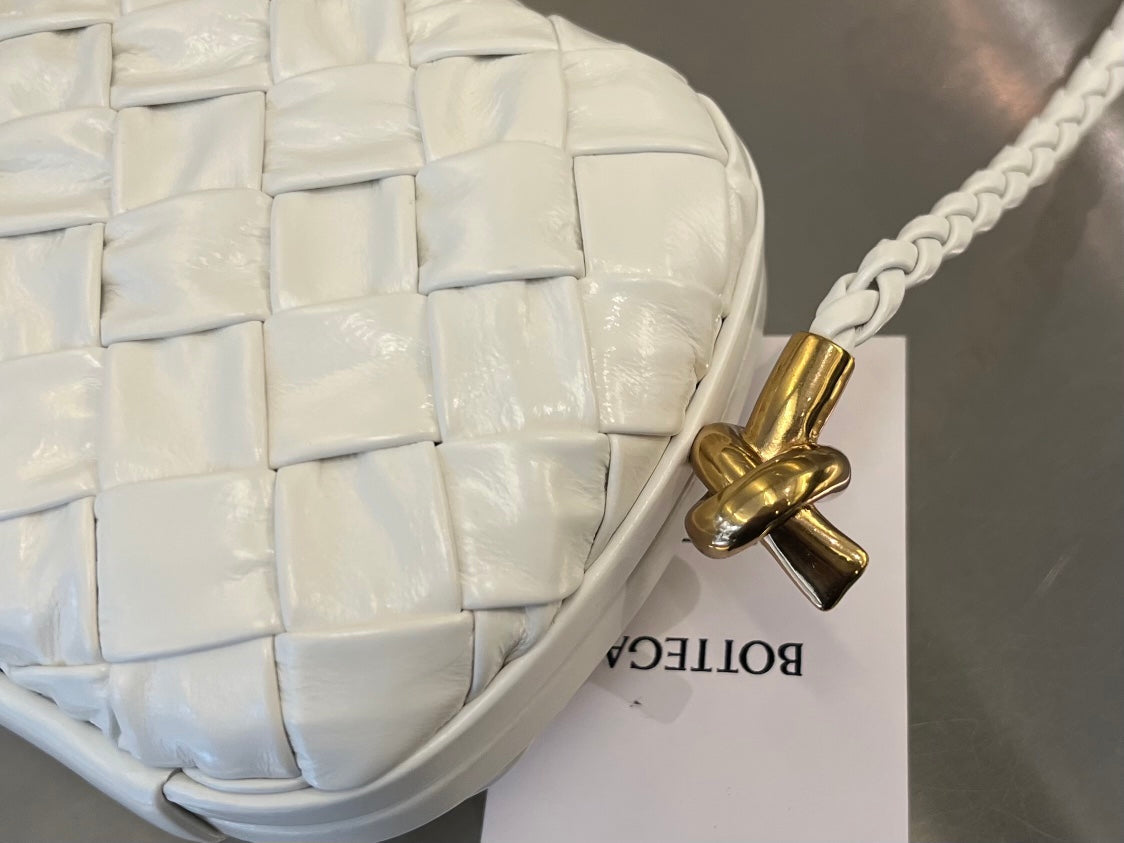 NŒUD 20 EN CUIR D'AGNEAU BLANC AVEC CHAÎNE