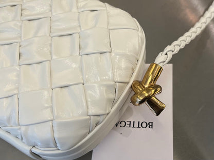 NŒUD 20 EN CUIR D'AGNEAU BLANC AVEC CHAÎNE