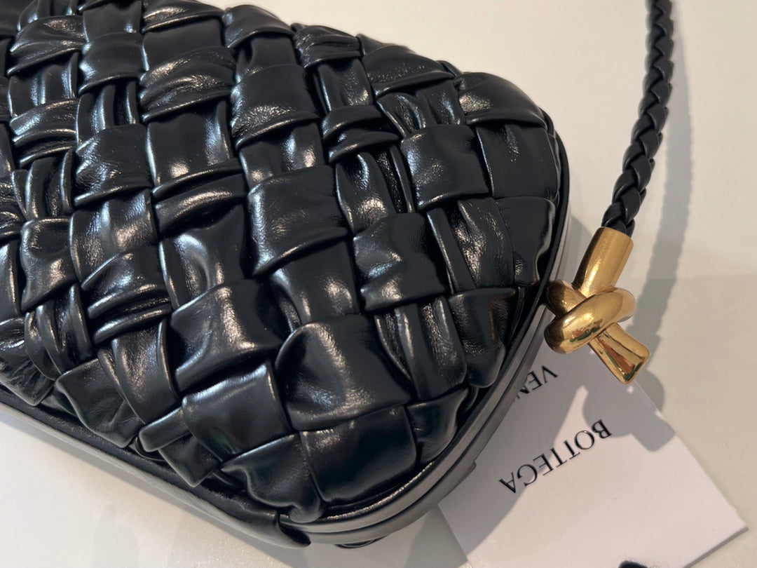NOEUD 20 EN CUIR D'AGNEAU NOIR AVEC CHAÎNE