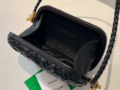 NOEUD 20 EN CUIR D'AGNEAU NOIR AVEC CHAÎNE