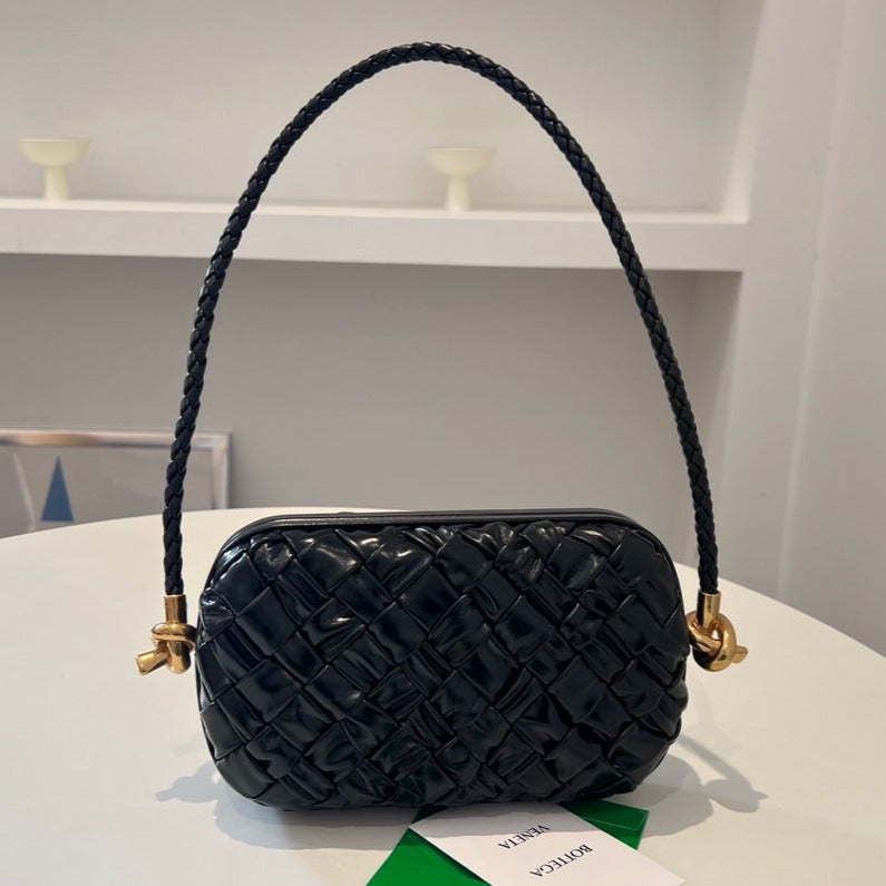 NOEUD 20 EN CUIR D'AGNEAU NOIR AVEC CHAÎNE