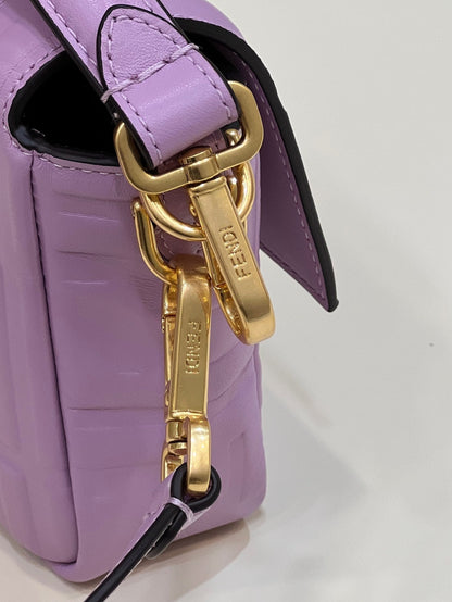 BAGUETTE À MOTIF FF 27 EN CUIR D'AGNEAU SOUPLE MAUVE VIOLET QUINCAILLERIE DORÉ