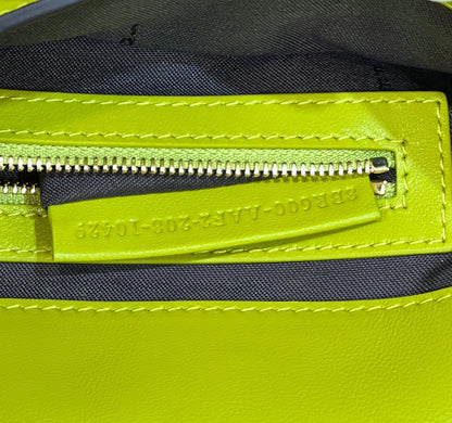 Baguette à motif FF 27 en cuir d'agneau souple Limerick, matériel doré