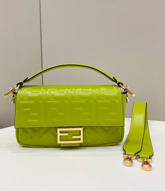 Baguette 27 cm Cuir d'agneau vert fluo Quincaillerie dorée
