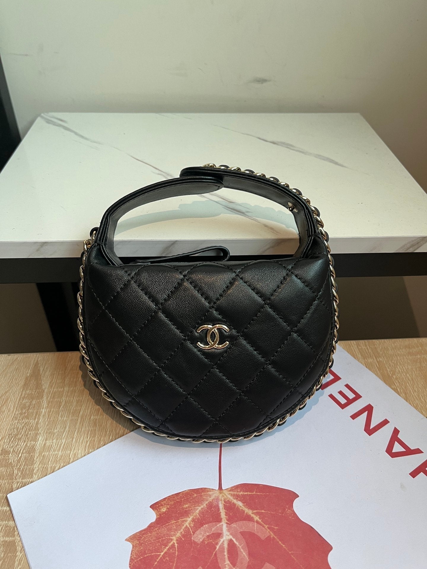 MINI SAC HOBO 16 EN CUIR D'AGNEAU NOIR 