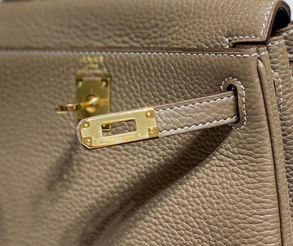 Sac à main HM Mini Kelly 20 cm en cuir Togo gris éléphant, finitions dorées