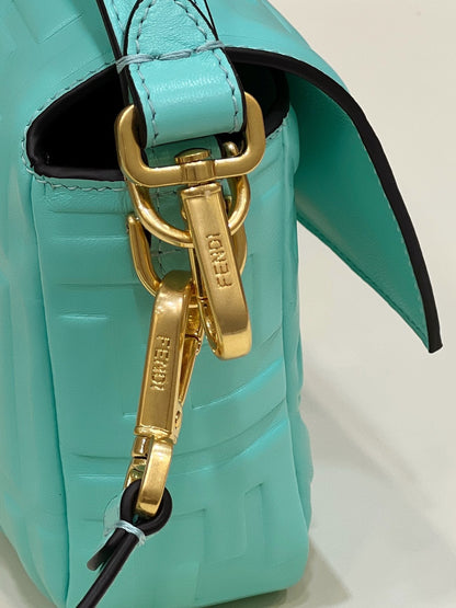 BAGUETTE À MOTIF FF 27 EN CUIR D'AGNEAU SOUPLE TURQUOISE QUINCAILLERIE DORÉ