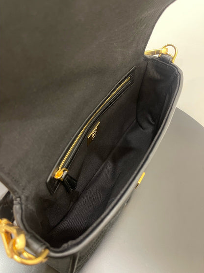 フェンディ バゲット 26 ブラック ナッパレザー バッグ（ゴールド金具付き）