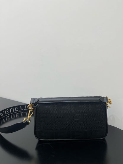 フェンディ バゲット 26 ブラック ナッパレザー バッグ（ゴールド金具付き）