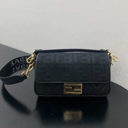 フェンディ バゲット 26 ブラック ナッパレザー バッグ（ゴールド金具付き）