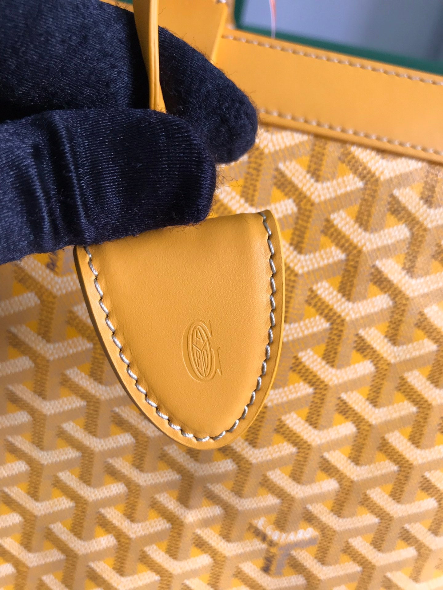 SAC BELLECHASSE BIAUDE PM 36 EN TOILE GOYARDINE JAUNE ET GARNITURES EN CUIR DE VEAU