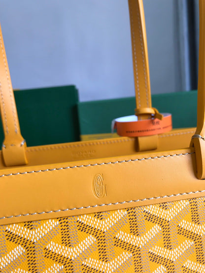 SAC BELLECHASSE BIAUDE PM 36 EN TOILE GOYARDINE JAUNE ET GARNITURES EN CUIR DE VEAU