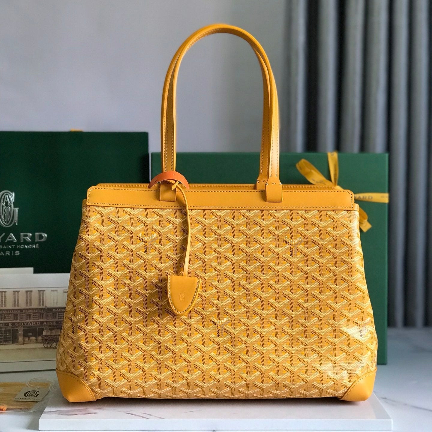 SAC BELLECHASSE BIAUDE PM 36 EN TOILE GOYARDINE JAUNE ET GARNITURES EN CUIR DE VEAU