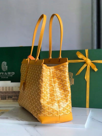 SAC BELLECHASSE BIAUDE PM 36 EN TOILE GOYARDINE JAUNE ET GARNITURES EN CUIR DE VEAU