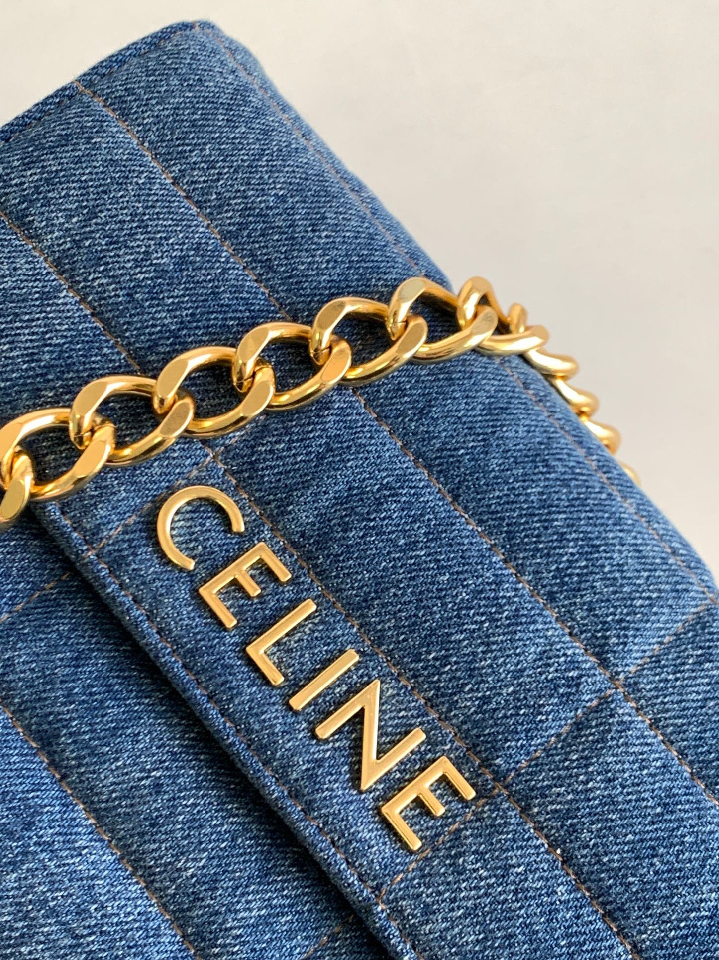 SAC À BANDOULIÈRE EN CUIR DENIM AVEC 24 CHAÎNES