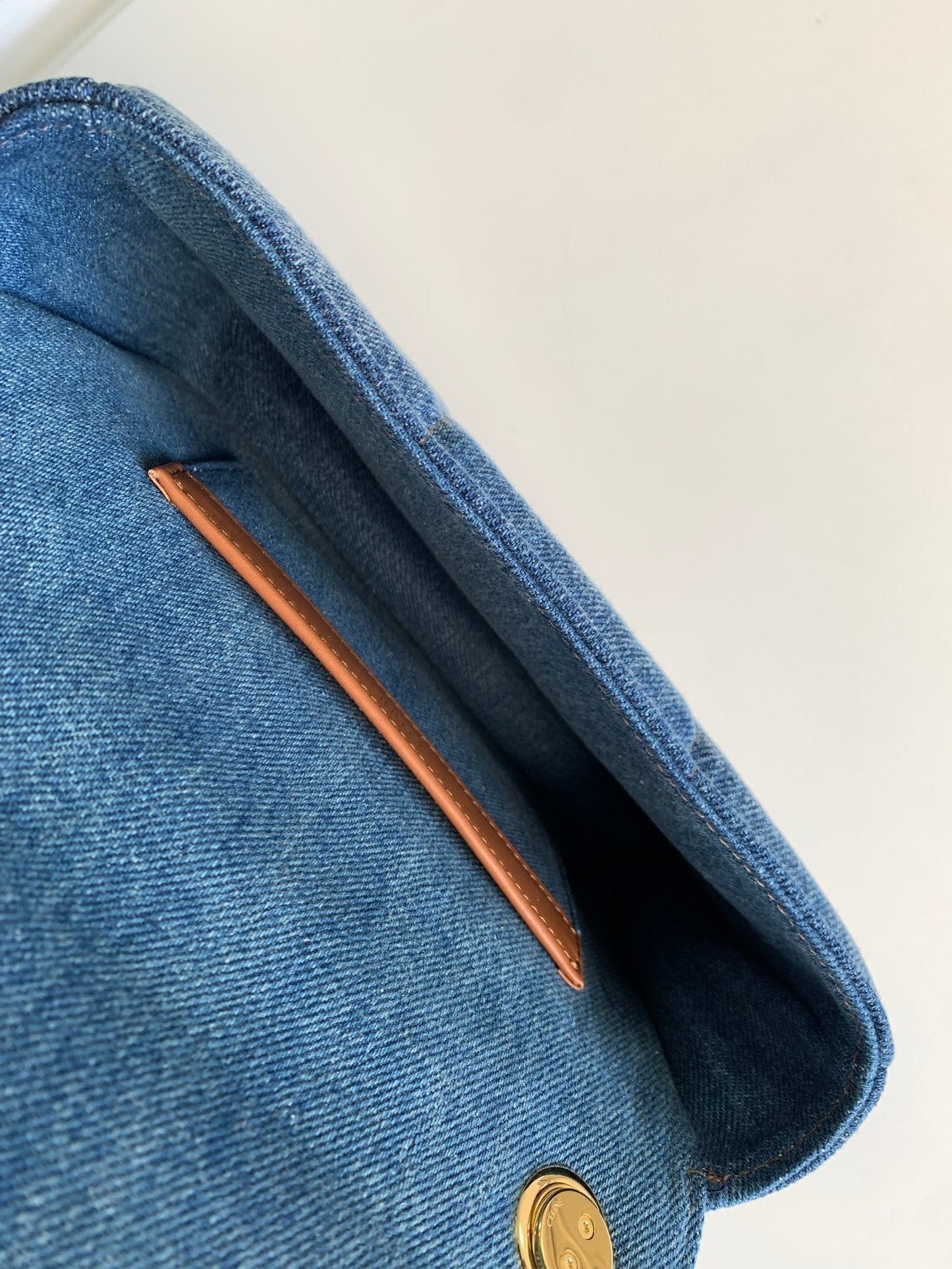 SAC À BANDOULIÈRE EN CUIR DENIM AVEC 24 CHAÎNES