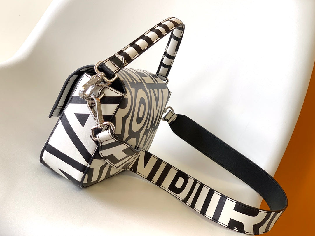Sac Fend Roma &amp; Marc Jacobs 27 en cuir noir et blanc 
