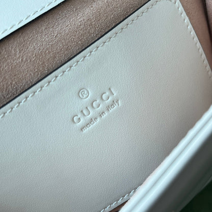 gg marmont mini 18 cm en cuir de veau blanc avec finitions dorées