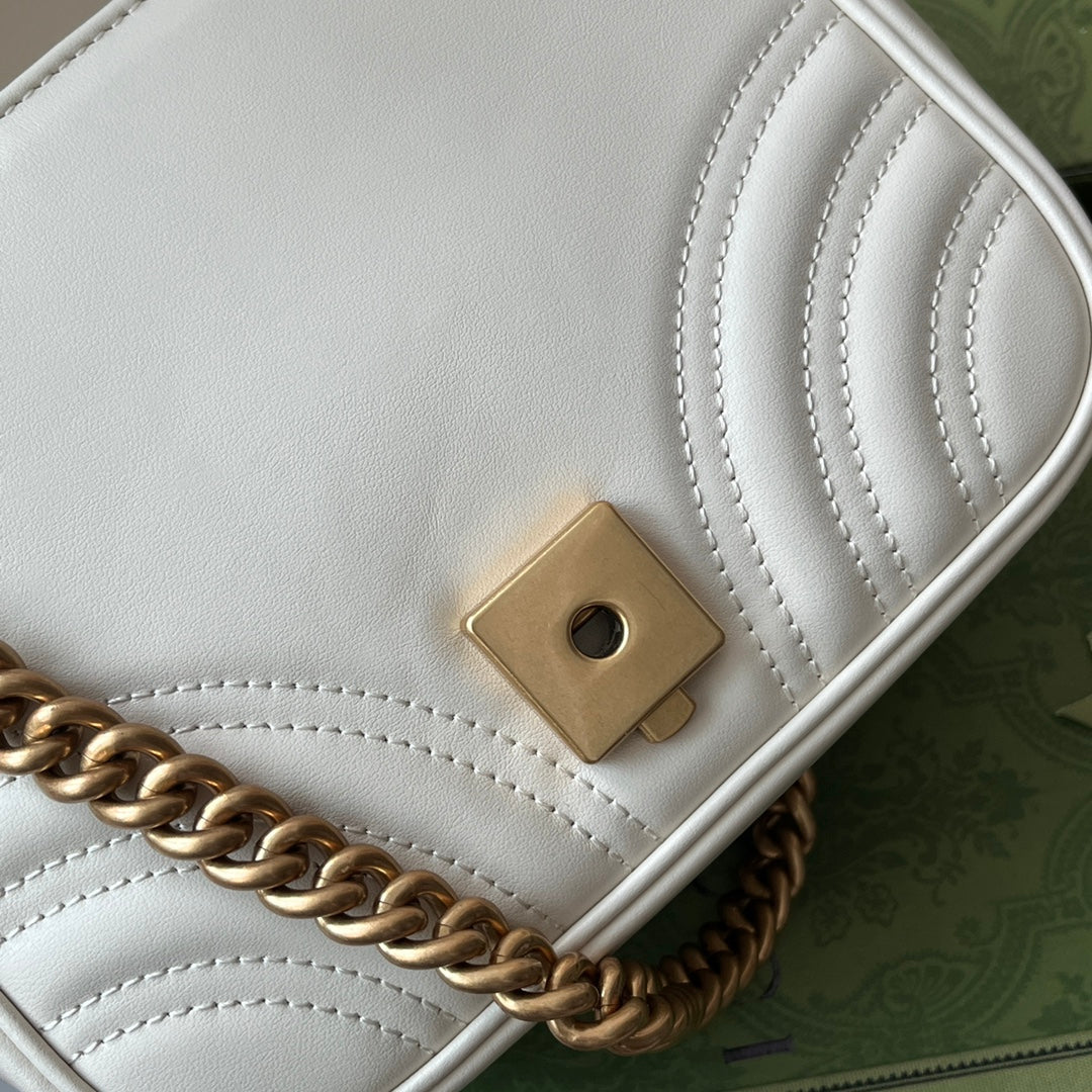 gg marmont mini 18 cm en cuir de veau blanc avec finitions dorées