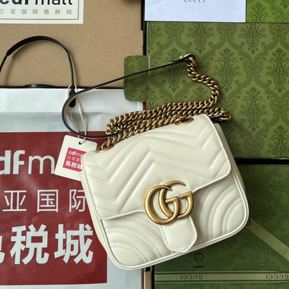 gg marmont mini 18 cm en cuir de veau blanc avec finitions dorées