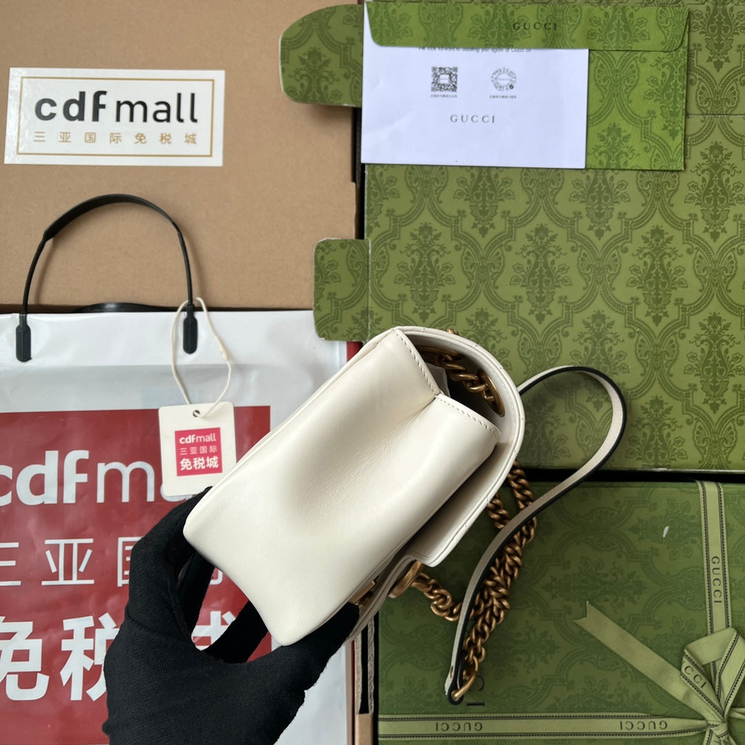 gg marmont mini 18 cm en cuir de veau blanc avec finitions dorées