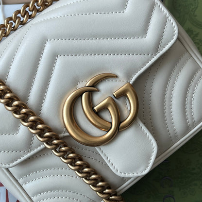 gg marmont mini 18 cm en cuir de veau blanc avec finitions dorées