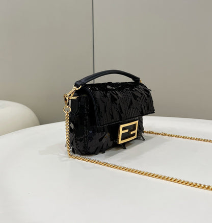 BAGUETTE MINI 19 EN PAILLETTES NOIRES QUINCAILLERIE DOREE