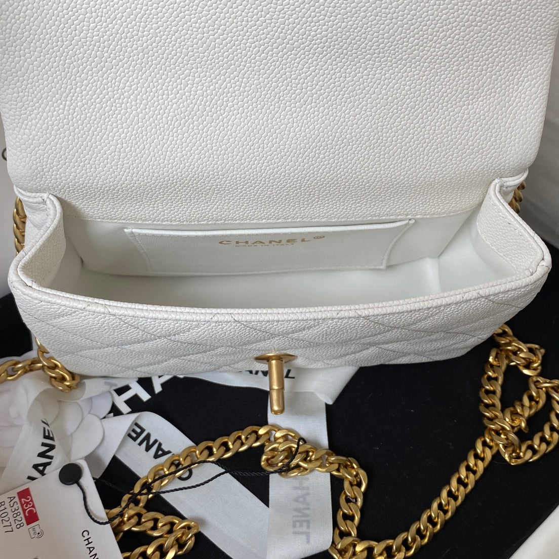 Sac à rabat 19 cm Blanc Caviar Quincaillerie dorée 