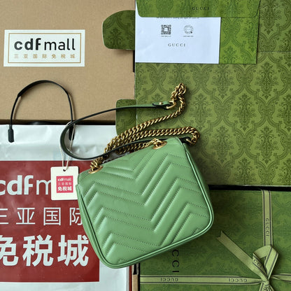 gg marmont mini 18 cm en cuir de veau vert avec finitions dorées