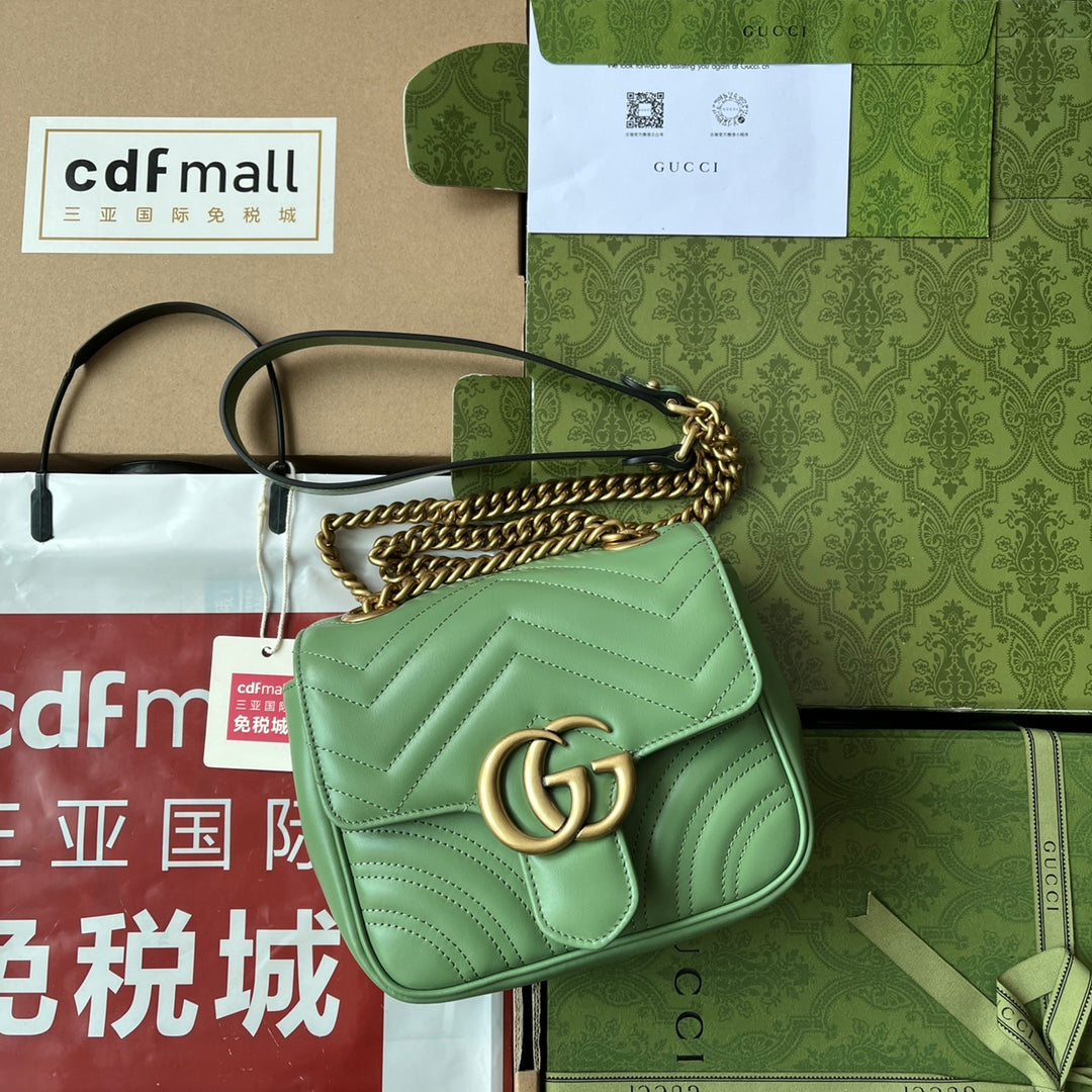 gg marmont mini 18 cm en cuir de veau vert avec finitions dorées