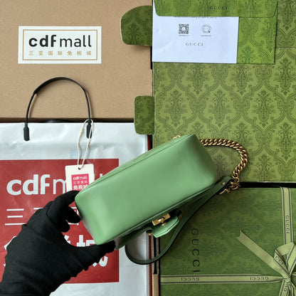 gg marmont mini 18 cm en cuir de veau vert avec finitions dorées