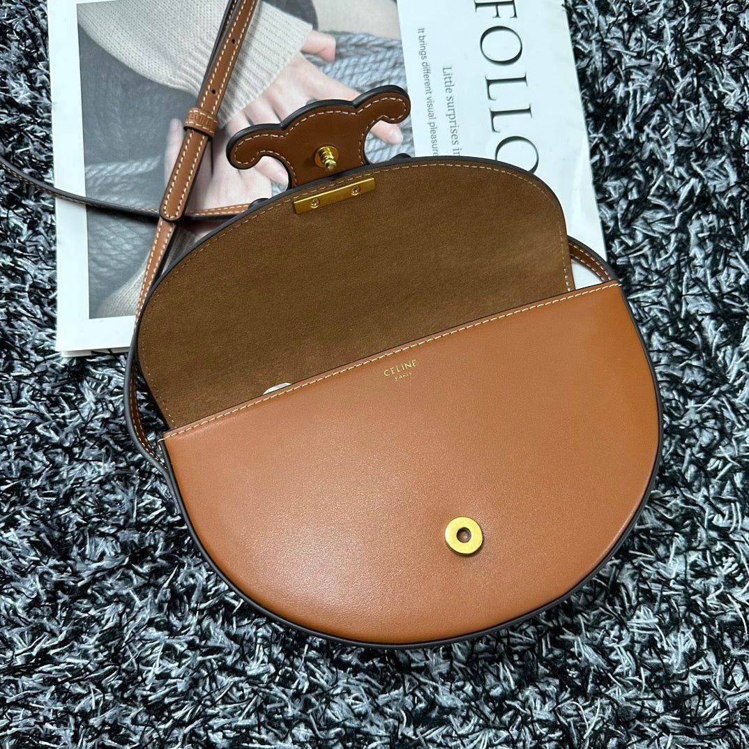 BESACE TRIPHOME 23 シナモンブラウンカーフスキン
