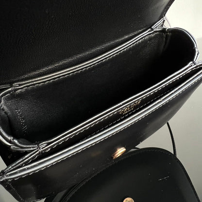 SAC À MAIN TRIOMPHE EN CUIR DE VEAU BRILLANT 18 NOIR