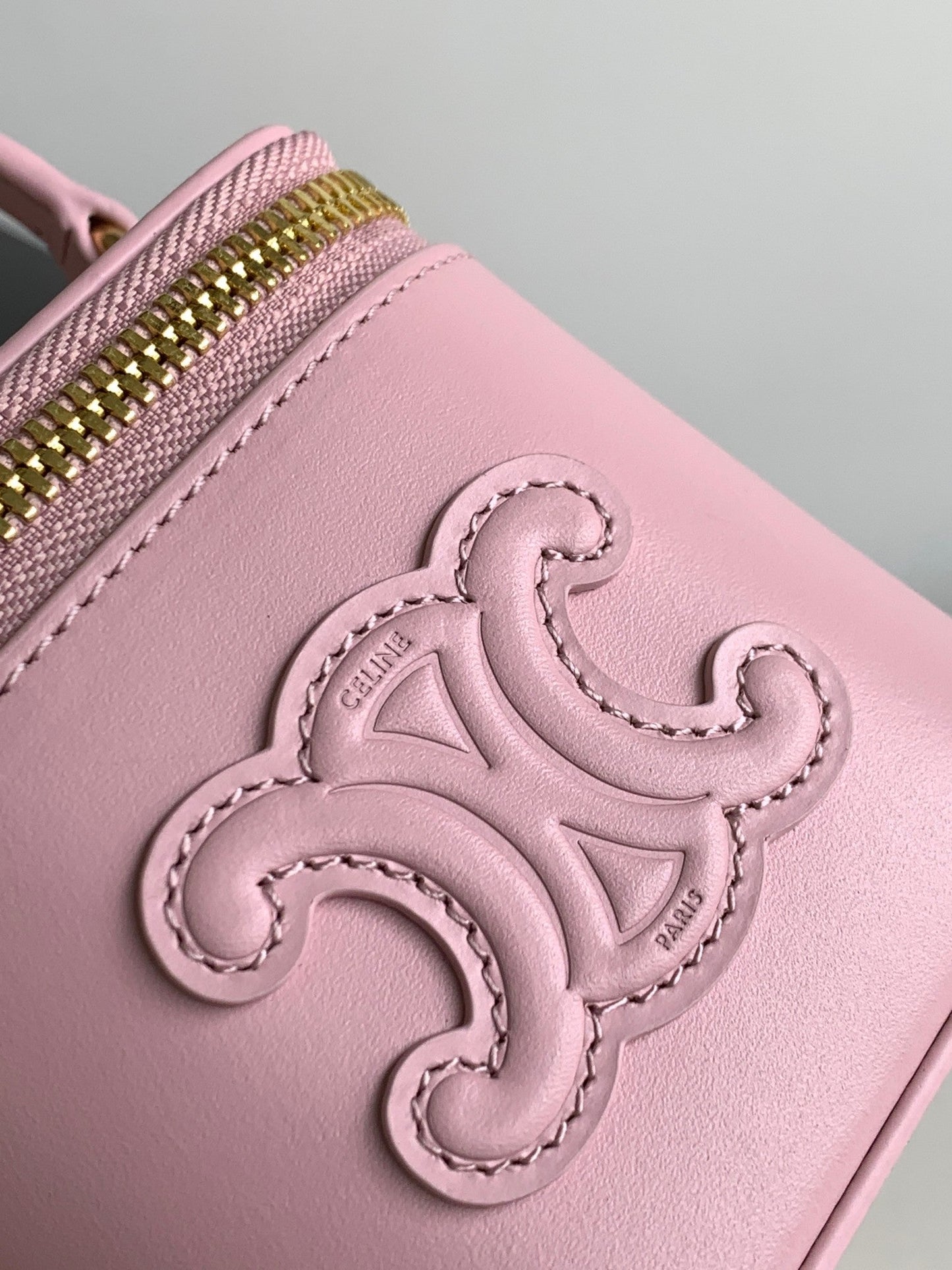 MINI TROUSSE DE VANITY TRIOMPHE EN CUIR DE VEAU ROSE