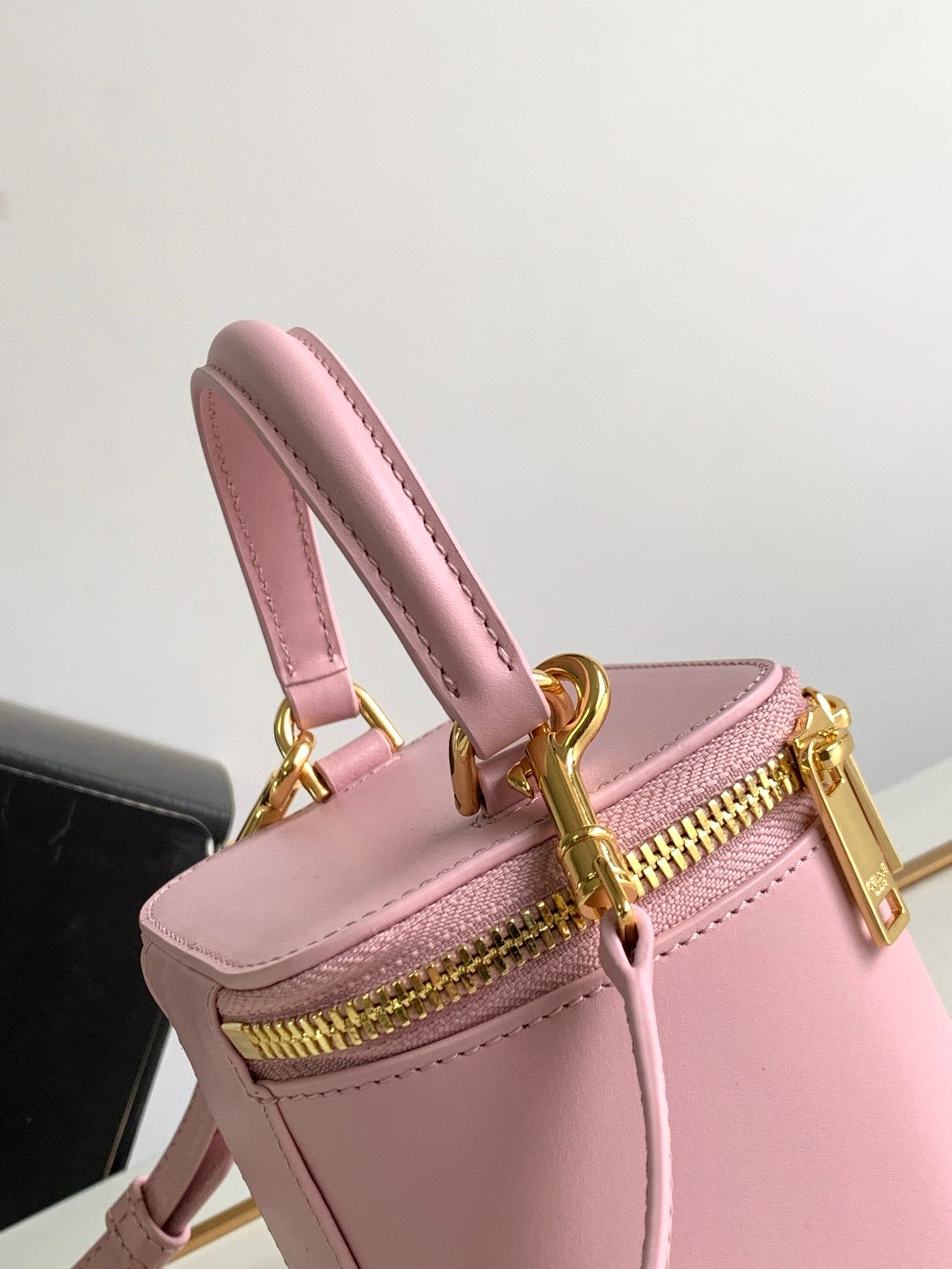 MINI TROUSSE DE VANITY TRIOMPHE EN CUIR DE VEAU ROSE