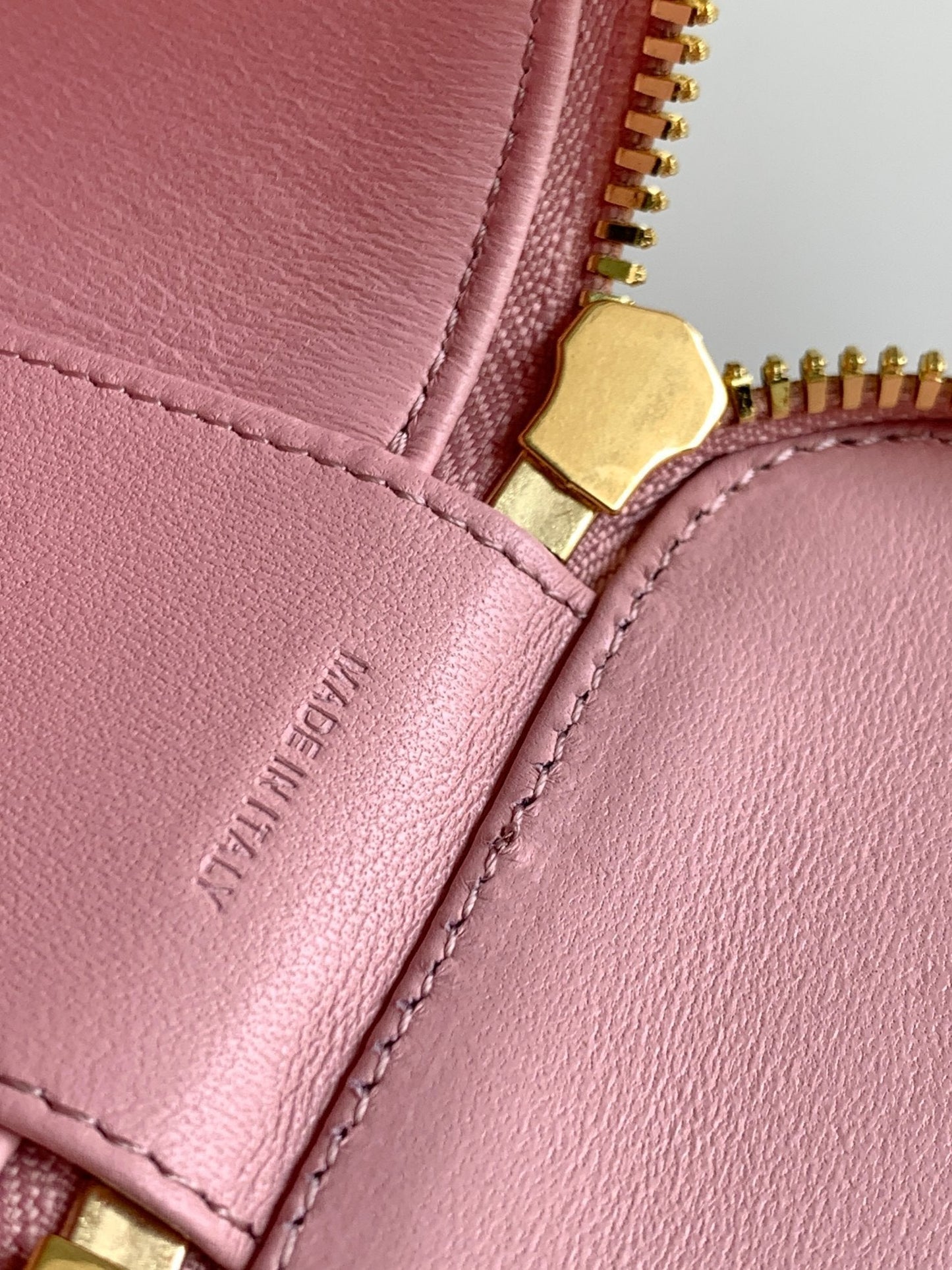 MINI TROUSSE DE VANITY TRIOMPHE EN CUIR DE VEAU ROSE