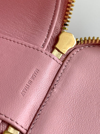 MINI TROUSSE DE VANITY TRIOMPHE EN CUIR DE VEAU ROSE