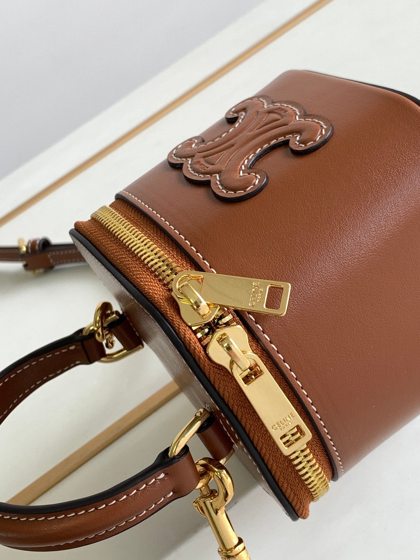 MINI TROUSSE DE VANITY TRIOMPHE EN CUIR DE VEAU TAN