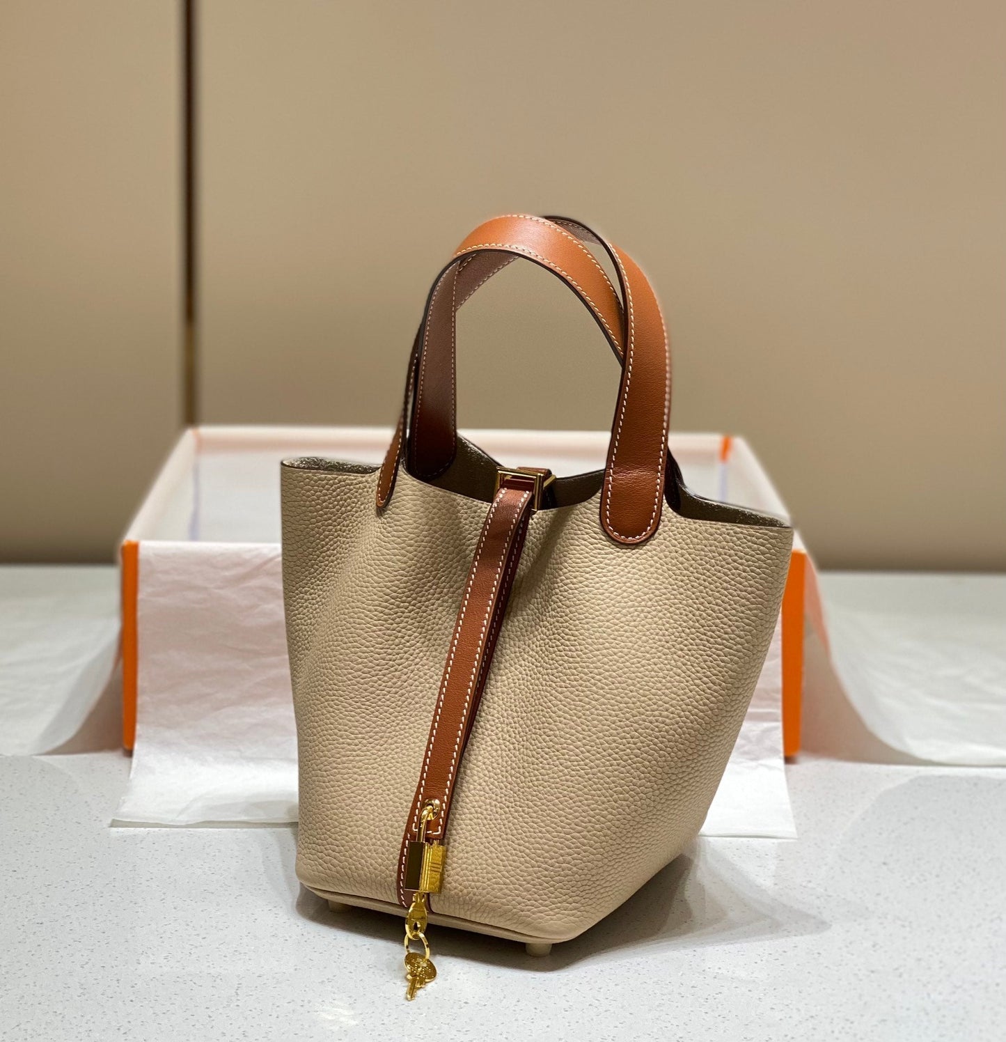 picotin lock 18 beige marron togo ghw
