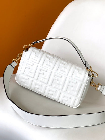 Sac Fend Baguette 27 en cuir blanc à motif FF GHW 
