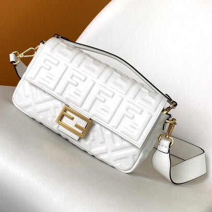 Sac Fend Baguette 27 en cuir blanc à motif FF GHW 