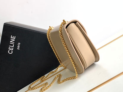 besace triomphe 18,5 en cuir de veau beige avec chaîne