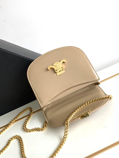 besace triomphe 18,5 en cuir de veau beige avec chaîne