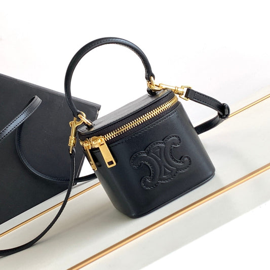 MINI TROUSSE DE VANITY TRIOMPHE EN CUIR DE VEAU NOIR
