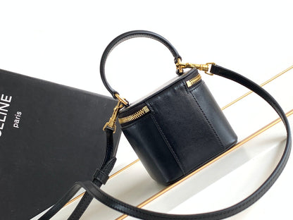 MINI TROUSSE DE VANITY TRIOMPHE EN CUIR DE VEAU NOIR