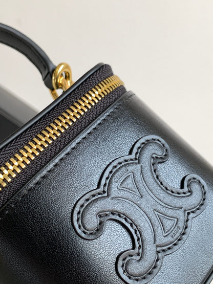 MINI TROUSSE DE VANITY TRIOMPHE EN CUIR DE VEAU NOIR